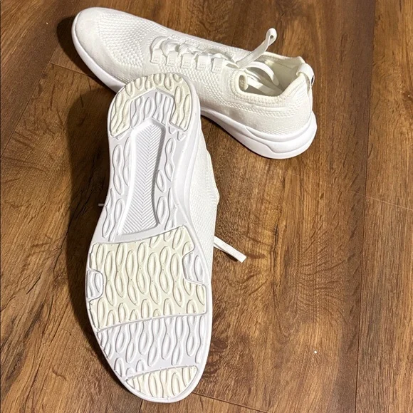 Fabletics athletic shoes - Picture 7 of 7